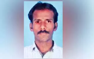 ஓட்டப்பிடாரம் அருகே  கிணற்றில் தவறி விழுந்து தொழிலாளி பலி