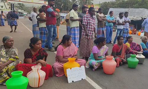 குடிநீர் வழங்க கோரி கடை அடைப்பு- மறியல் போராட்டம்