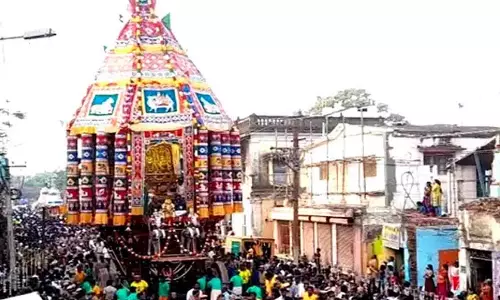 சிவன்மலையில் வீரகாளியம்மன் தேர் திருவீதி உலா