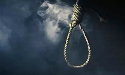 2 குழந்தைகளை தவிக்க விட்டு தாய் தற்கொலை