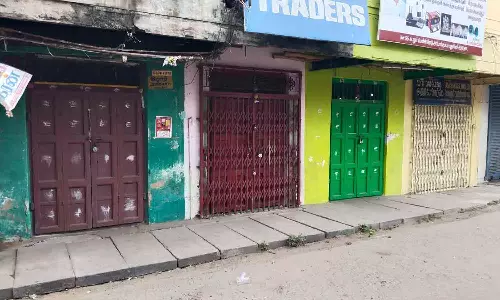 2-வது நாளாக போலீசார் கெடுபிடி-பொதுமக்கள் தவிப்பு