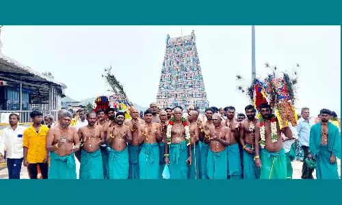 தை கிருத்திகை முன்னிட்டு திருத்தணி கோவிலில் குவிந்த பக்தர்கள் காவடி எடுத்து நேர்த்திக்கடன் செலுத்தினர்