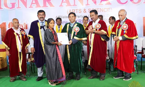 கிருஷ்ணகிரி அறிஞர் அண்ணா கல்லூரியில் பட்டமளிப்பு விழா