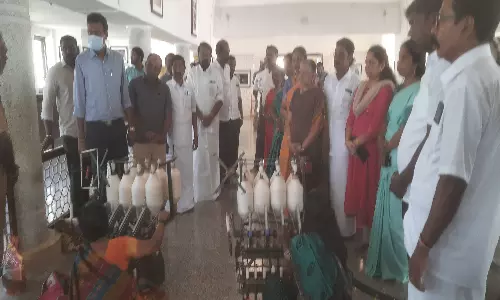 கன்னியாகுமரி காந்தி நினைவு மண்டபத்தில் கலெக்டர் மலர் அஞ்சலி