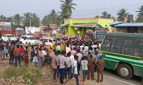 குடிநீருக்காக  பெண்கள் மறியல்