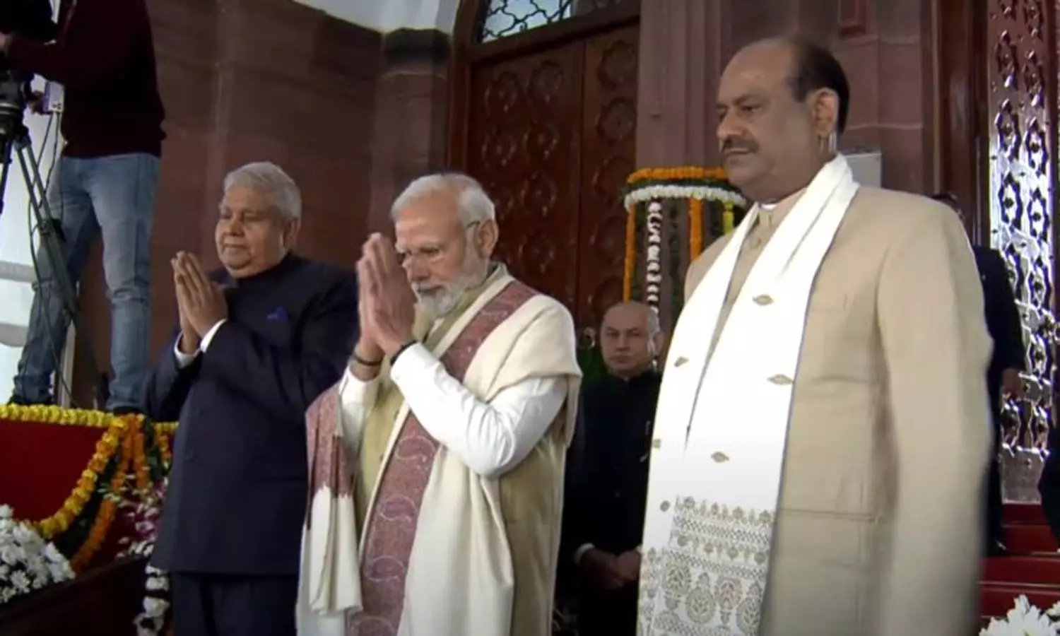 பாராளுமன்றம் வந்த குடியரசு தலைவர் திரவுபதி முர்மு... ... லைவ் அப்டேட்ஸ்- பாராளுமன்ற பட்ஜெட் கூட்டத் தொடர்: அனைத்து துறைகளிலும் பெண்களுக்கு சம வாய்ப்பு வழங்குவதே அரசின் முக்கிய நோக்கம்- ஜனாதிபதி உரை பாராளுமன்றம் வந்த குடியரசு தலைவர் திரவுபதி முர்மு... ... லைவ் அப்டேட்ஸ்- பாராளுமன்ற பட்ஜெட் கூட்டத் தொடர்: அனைத்து துறைகளிலும் பெண்களுக்கு சம வாய்ப்பு வழங்குவதே அரசின் முக்கிய நோக்கம்- ஜனாதிபதி உரை