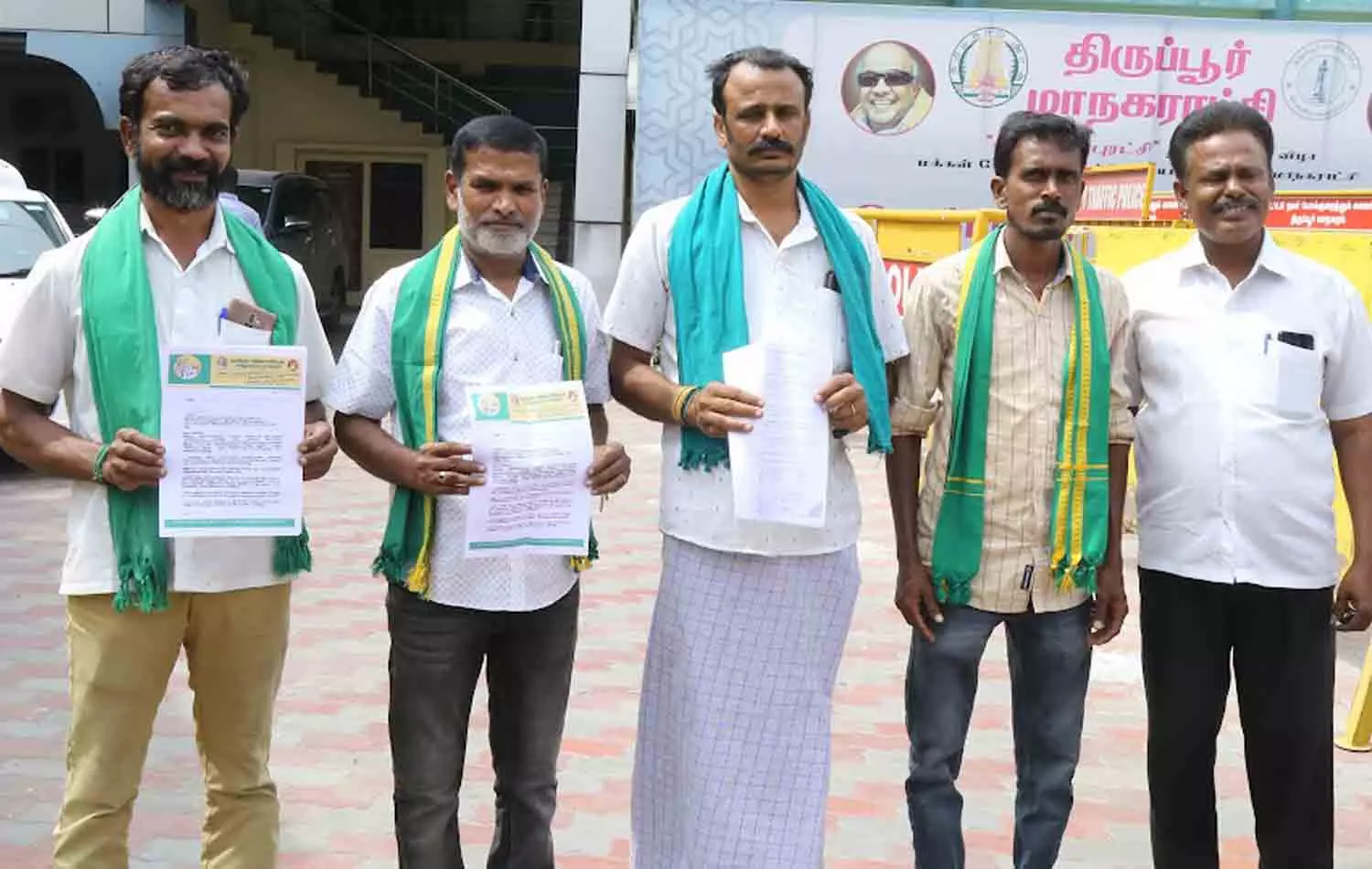 தேங்காய் கடை அமைக்க எதிர்ப்பு தெரிவித்து விவசாயிகள் மனு தேங்காய் கடை அமைக்க எதிர்ப்பு தெரிவித்து விவசாயிகள் மனு