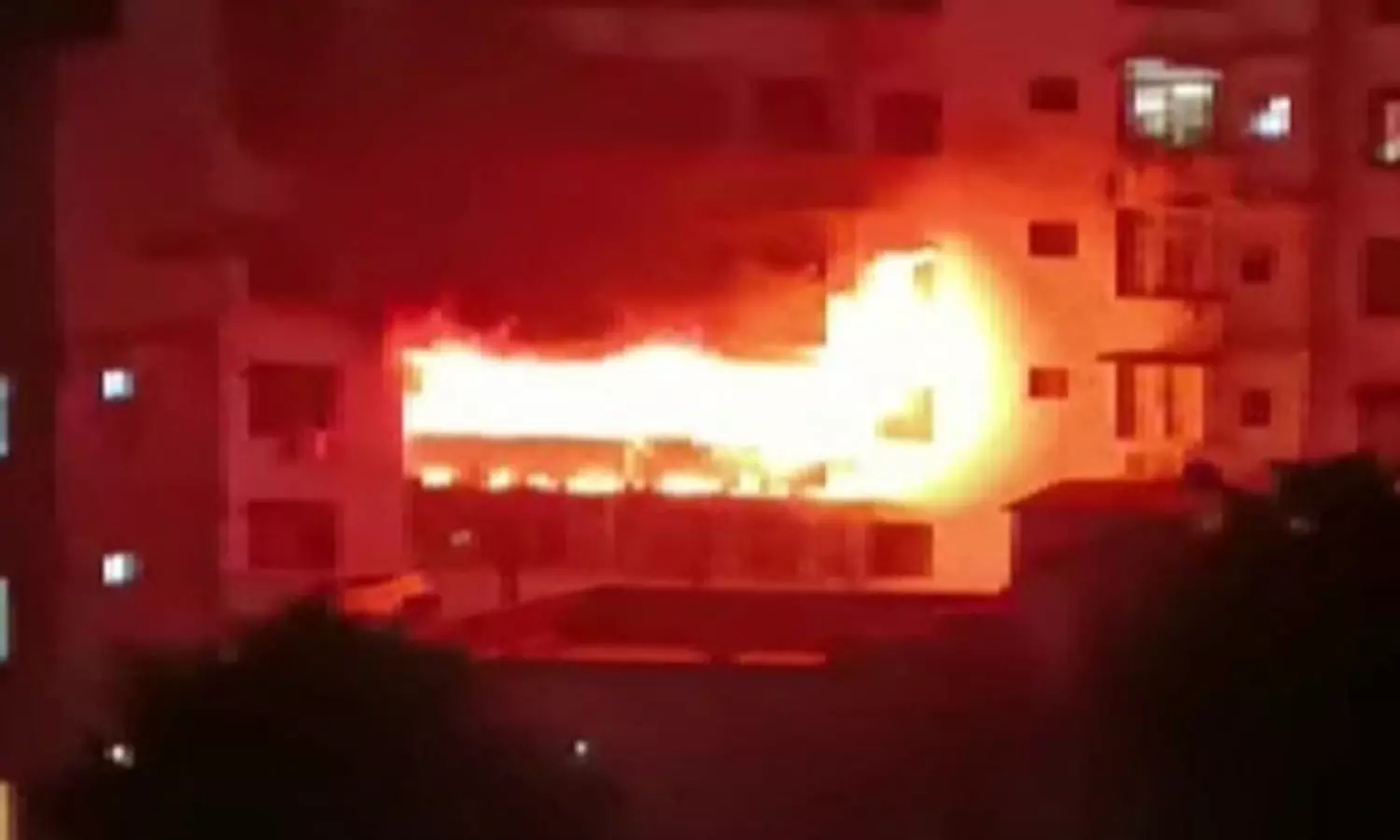 ஜார்க்கண்டில் சோகம் - அடுக்குமாடி குடியிருப்பில் ஏற்பட்ட தீ விபத்தில் சிக்கி 14 பேர் பலி ஜார்க்கண்டில் சோகம் - அடுக்குமாடி குடியிருப்பில் ஏற்பட்ட தீ விபத்தில் சிக்கி 14 பேர் பலி