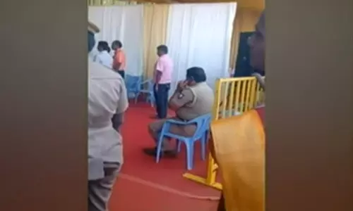 தேசிய கீதத்தை மதிக்காததால் நாமக்கல் காவல் உதவி ஆய்வாளர் இடைநீக்கம்