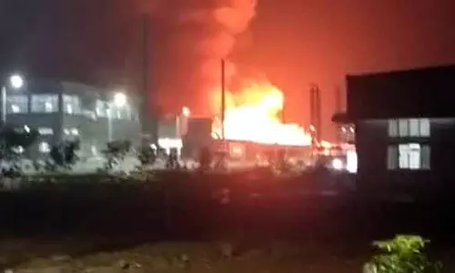 சித்தூர் அருகே பேட்டரி தொழிற்சாலையில் தீ விபத்து