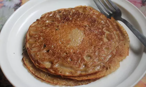 கிராமத்து ஸ்பெஷல் கோதுமை வெல்ல தோசை