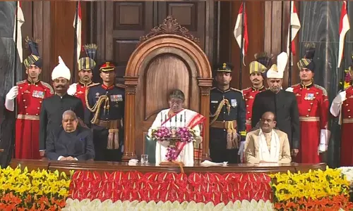 லைவ் அப்டேட்ஸ்- பாராளுமன்ற பட்ஜெட் கூட்டத் தொடர்: அனைத்து துறைகளிலும் பெண்களுக்கு சம வாய்ப்பு வழங்குவதே அரசின் முக்கிய நோக்கம்- ஜனாதிபதி உரை