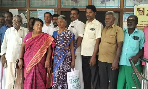 அம்பையில் குடியிருப்போர் நலச்சங்கம் சார்பில் டாஸ்மாக் கடையை அகற்றக்கோரி தாலுகா அலுவலகம் முற்றுகை