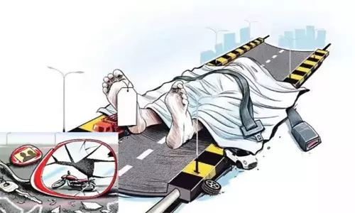 பைக் மோதி பெண் பூ வியாபாரி சாவு