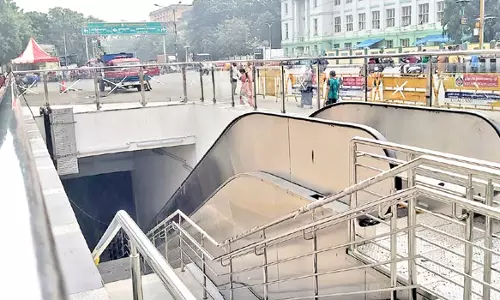 சென்னை மெமோரியல்ஹால் அருகே பொதுமக்கள் சாலையை கடக்க எஸ்கலேட்டருடன் சுரங்கப் பாதை