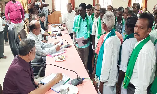 கலெக்டர் அலுவலக விவசாயிகள் குறை கேட்பு கூட்டம்என்.எல்.சி.க்கு நிலம் கொடுத்தவர்கள் திரண்டதால் பரபரப்பு