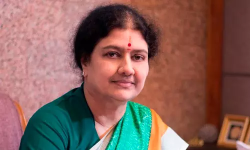 பிப்ரவரி 3-ந் தேதி நினைவு நாள்: அண்ணா நினைவிடத்தில் சசிகலா அஞ்சலி