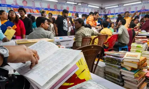 திருப்பூர் புத்தக திருவிழாவில் பள்ளி மாணவர்களுக்கு பரிசளிப்பு விழா - இன்று மாலை நடக்கிறது