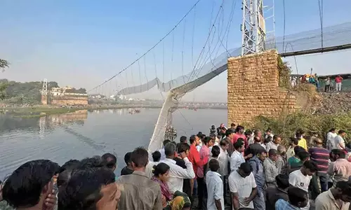 135 பேரின் உயிரை பறித்த குஜராத் பாலம் விபத்து: நீதிமன்றத்தில் சரண் அடைந்த முக்கிய குற்றவாளி