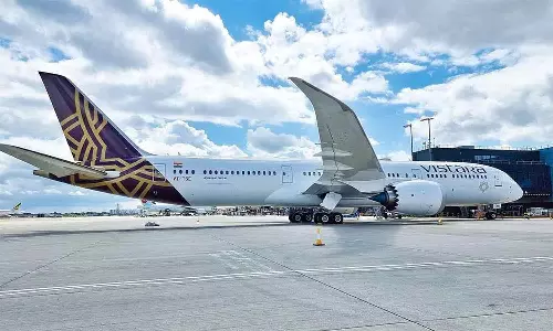 மும்பை வந்த விஸ்தாரா விமானத்தில் அத்துமீறல்... ஊழியரை தாக்கிய பயணி கைது