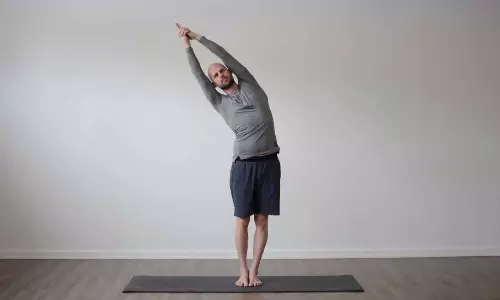 தொப்பையை குறைக்கும் அர்த்த சந்திராசனம்