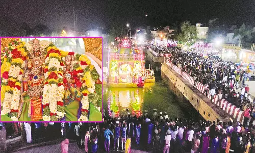 திருப்பரங்குன்றத்தில் தெப்பத்திருவிழா: ஏராளமான பக்தர்கள் தரிசனம்