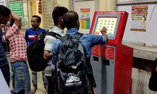 சென்னை ரெயில் நிலையங்களில் 130 தானியங்கி டிக்கெட் வழங்கும் எந்திரம்