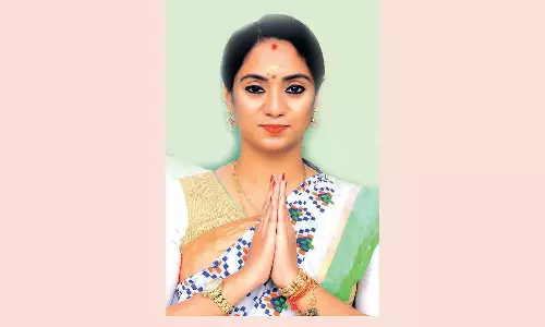 வாடகை இருசக்கர வாகனங்களுக்கு உரிமம்-அமைச்சர் சந்திரபிரியங்கா வழங்கினார்