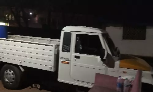 குலசேகரம் அருகே கோழி கழிவுகளை சானலில் கொட்டிய டெம்போ டிரைவர்