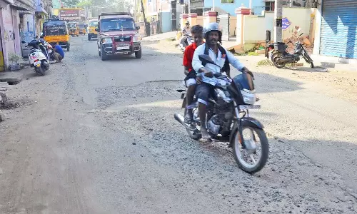 ஸ்மார்ட்சிட்டி திட்டப்பணிகளுக்காக தோண்டப்பட்ட மாநகர சாலைகளை சீரமைக்க ரூ.29 கோடி ஒதுக்கீடு- மாநகராட்சி கமிஷனர் தகவல்