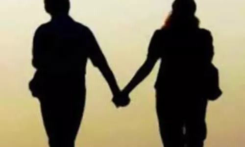 கள்ளக்காதலனுடன் இளம்பெண் ஓட்டம்