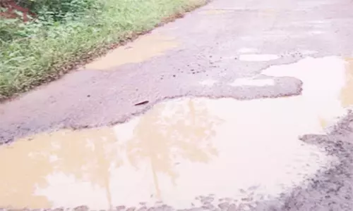 சாலைகளை சீரமைக்க வேண்டும்