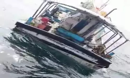 கேரளாவில் மீன்பிடி தொழிலுக்கு சென்ற போது கடலில் தத்தளித்த குமரி மீனவர்கள் 7 பேர் மீட்பு