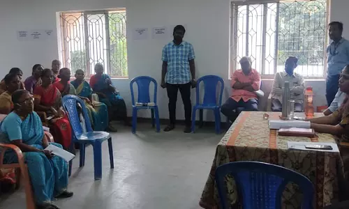 பொன்னேரி அருகே சாலை விரிவாக்க பணிக்கு எதிர்ப்பு-அதிகாரிகளுடன் வாக்குவாதம்