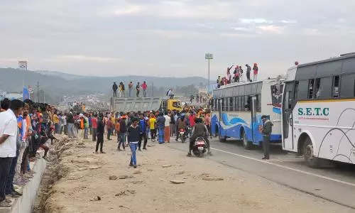ஓசூர் அருகே எருதுவிடும் விழாவுக்கு அனுமதி வழங்க வலியுறுத்தி மறியல்