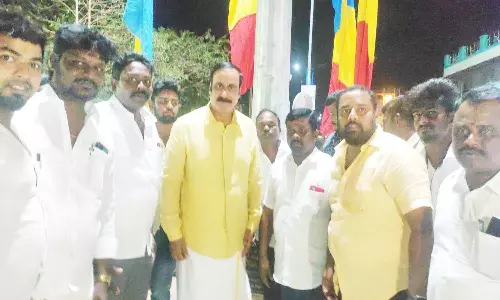 வந்தவாசியில் 2 உயர் கோபுர மின் விளக்கு