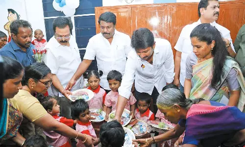 ராயபுரத்தில் ரூ.25 லட்சத்தில் புதிய அங்கன்வாடி மையம்- அமைச்சர் உதயநிதி ஸ்டாலின் திறந்துவைத்தார்