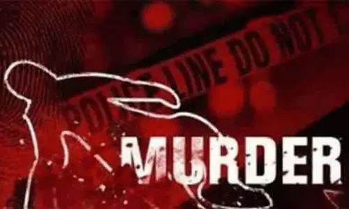 கட்டிட தொழிலாளி கொலை: தலைமறைவாக உள்ள 3 பேரை பிடிக்க தனிப்படை போலீசார் தீவிரம்