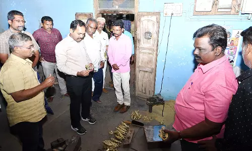 அரசு திட்டங்களின் மூலம் தொழில்கள் தொடங்கி வாழ்க்கை தரத்தை மேம்படுத்த வேண்டும்