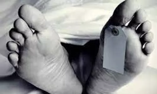 வாகனத்திலிருந்து விழுந்த முதியவர் சாவு