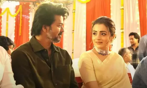 படக்குழுவினரை படம் பிடித்த விஜய்.. வைரலாகும் வீடியோ