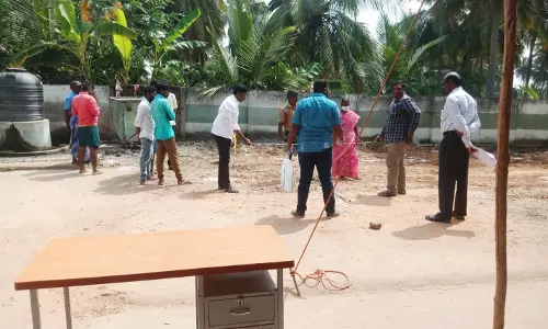 அரசு பள்ளிக்கு புதிய கட்டிடம் கட்ட பணிகள் தொடக்கம்