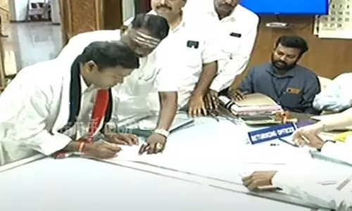 ஈரோடு இடைத்தேர்தல்- ஓ.பி.எஸ் அணி வேட்பாளர் செந்தில் முருகன் வேட்பு மனு தாக்கல்