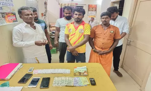 விழுப்புரம் போலீசார் அதிரடி பணம் வைத்து சூதாடிய  6 பேர் கைது:பணம் பறிமுதல்