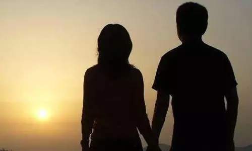 கணவர் கட்டிய தாலிக்கயிறின் ஈரம் காயும் முன்பு கல்லூரி காதலனுடன் ஓட்டம் பிடித்த புதுப்பெண்