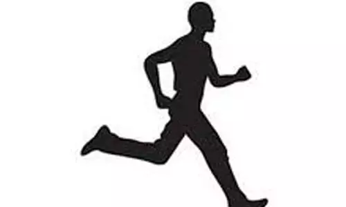 போலீஸ் பிடியில் இருந்து செயின் பறிப்பு கொள்ளையன் ஆற்றில் குதித்து தப்பி ஓட்டம்