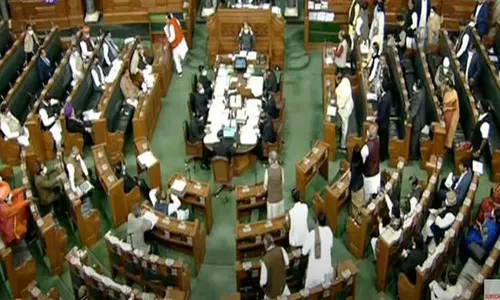 பாராளுமன்றத்தில் கூச்சல், குழப்பம்- இரு அவைகளும் 6ம் தேதி காலை வரை ஒத்திவைப்பு