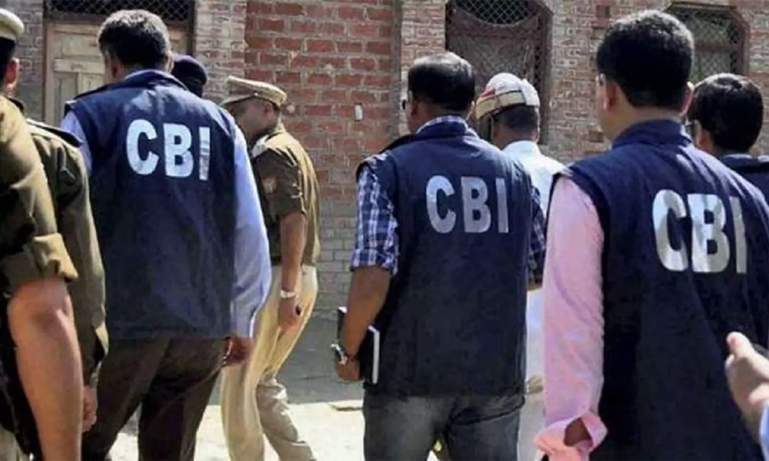 காஷ்மீரில் 37 இடங்களில் சி.பி.ஐ. அதிரடி சோதனை காஷ்மீரில் 37 இடங்களில் சி.பி.ஐ. அதிரடி சோதனை