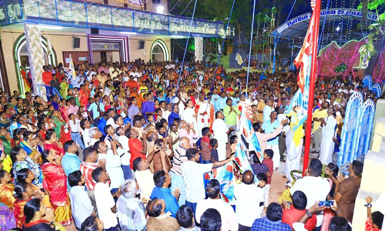 தூத்துக்குடி புனித லூர்து அன்னை ஆலய பெருவிழா கொடியேற்றத்துடன் தொடங்கியது தூத்துக்குடி புனித லூர்து அன்னை ஆலய பெருவிழா கொடியேற்றத்துடன் தொடங்கியது