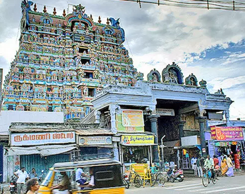 தைப்பூச திருவிழாவையொட்டி இன்று நெல்லையப்பர் கோவிலில் தீர்த்தவாரி நிகழ்ச்சி - திரளான பக்தர்கள் பங்கேற்பு தைப்பூச திருவிழாவையொட்டி இன்று நெல்லையப்பர் கோவிலில் தீர்த்தவாரி நிகழ்ச்சி - திரளான பக்தர்கள் பங்கேற்பு
